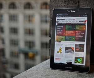Samsung Galaxy Tab 7.7 hero (1024px)